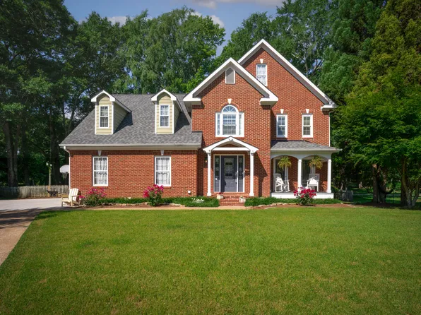 3000 Prestons Station Dr, Hixson, TN 37343