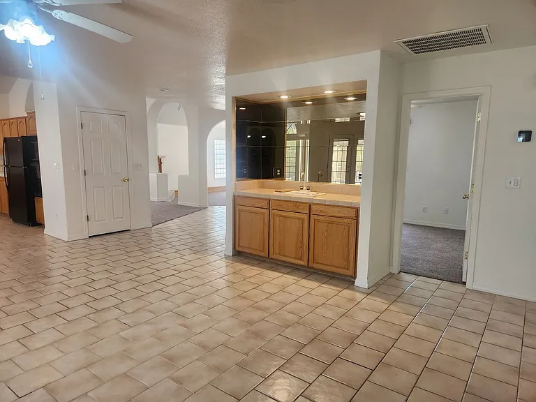 3660 Catalina Dr — Photo 11