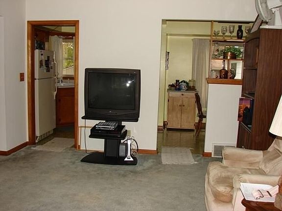 5th image of 630 Edgewood Ave