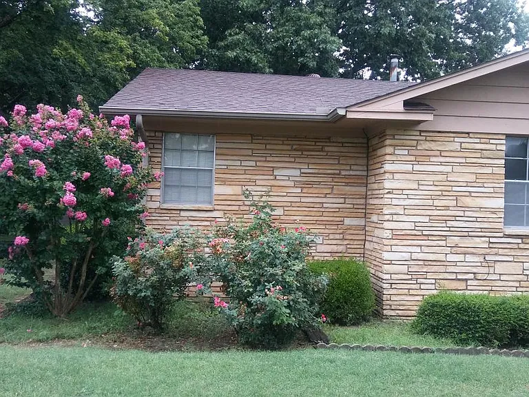 231 E Fort Worth St — Photo 2