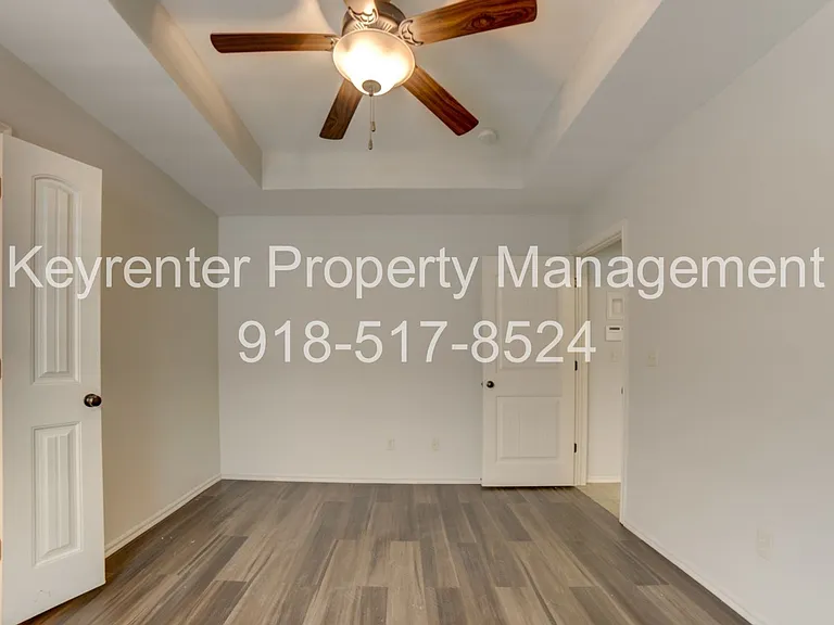 1911 W Canton Pl — Photo 22