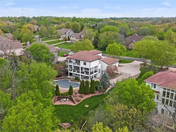 304 NW Rockwood Ct, Lees Summit, MO 64081