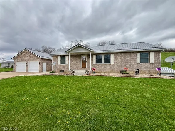 7231 Bluebird Rd NW, East Canton, OH 44730