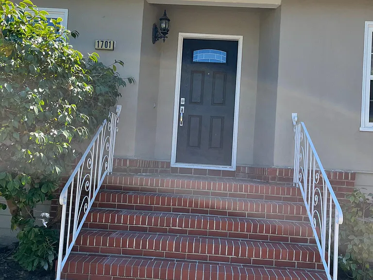 1701 Quesada Way — Photo 18