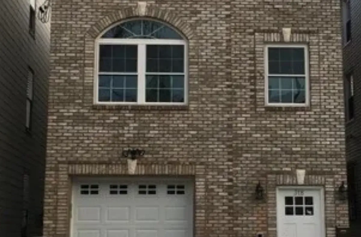 4 bed, 1400 sqft, $2,999 — Photo 2