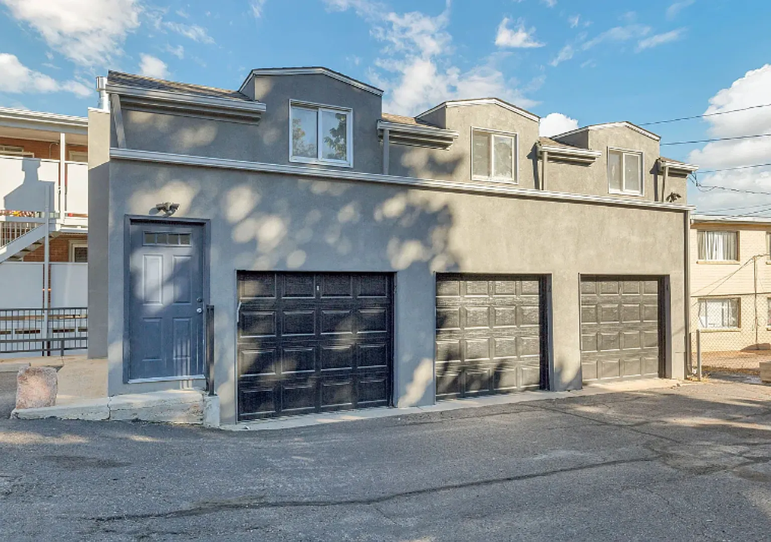 Beautifully Remodeled, Spacious 3 Bedroom Apartment with In-Unit Laundry and A/C. — Photo 1