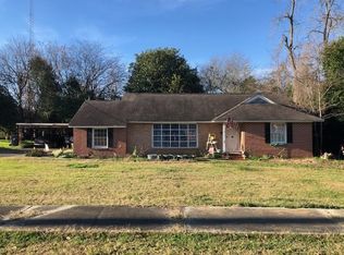 111 1st St, Cochran, GA 31014