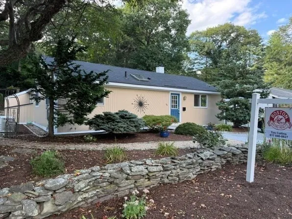 96 Old Essex Rd, Manchester, MA 01944