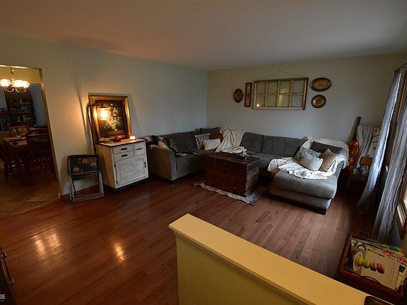 3rd image of 32651 Oakville Dr