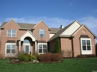 26520 Daria Cir W, South Lyon, MI 48178