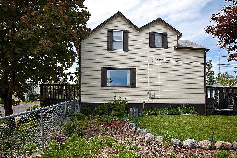 2nd image of 526 N 8th Ave W