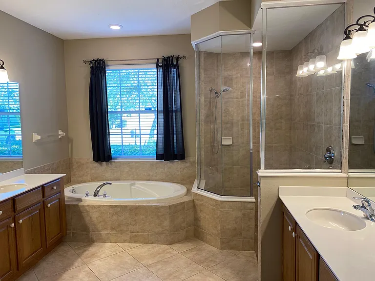 5723 Lexington Dr — Photo 8