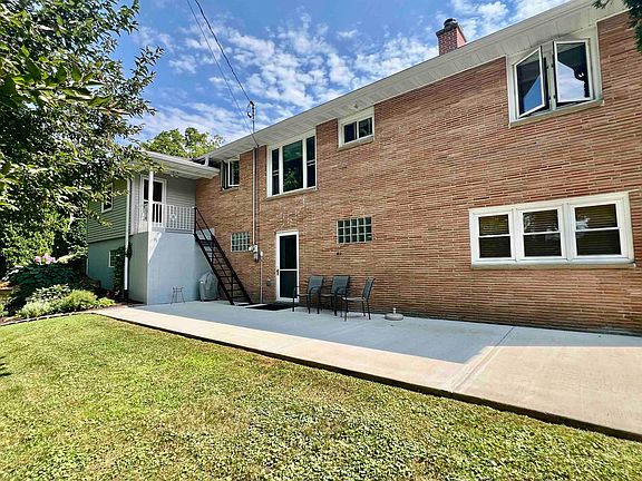 5th image of 1240 Oak St