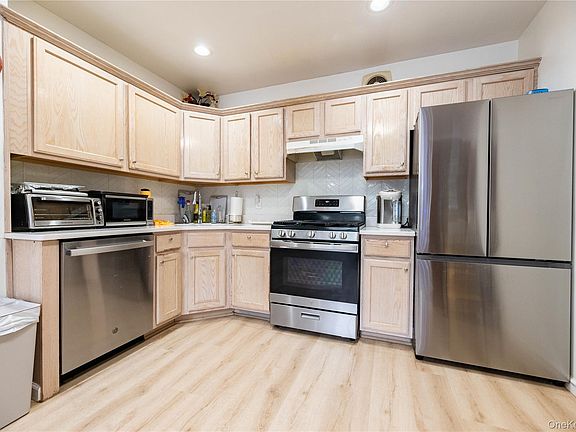 5th image of 717 Spring Lake Drive