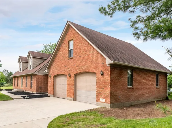 9981 Ridge Acres Ln, Englewood, OH 45322