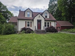 4 Hazel Plain Rd, Woodbury, CT 06798