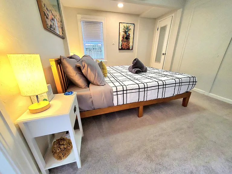 2348 Dartmouth Ave N #B — Photo 8