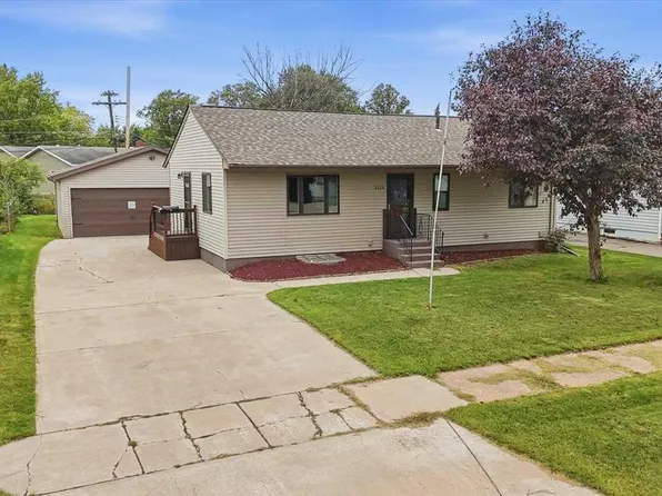 3115 Outer Dr, Hibbing, MN 55746
