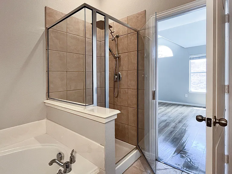 2109 Michelle Creek Dr — Photo 32