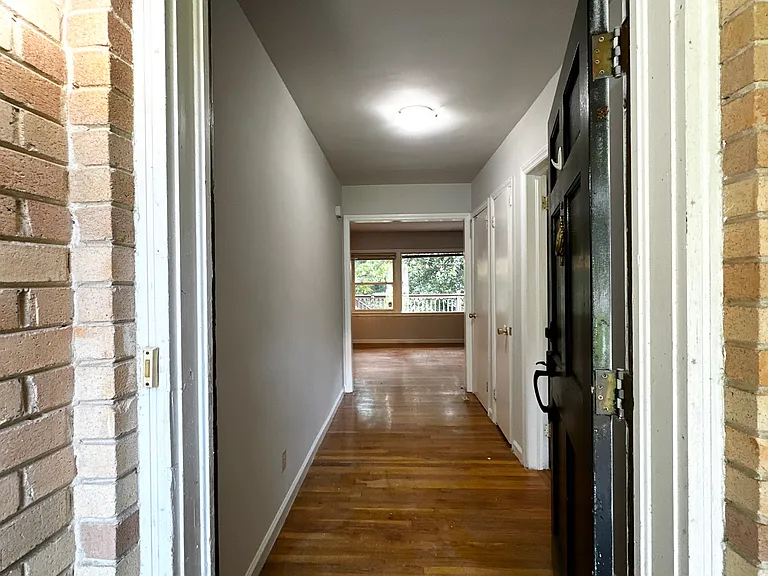 538 N Superior Ave — Photo 5