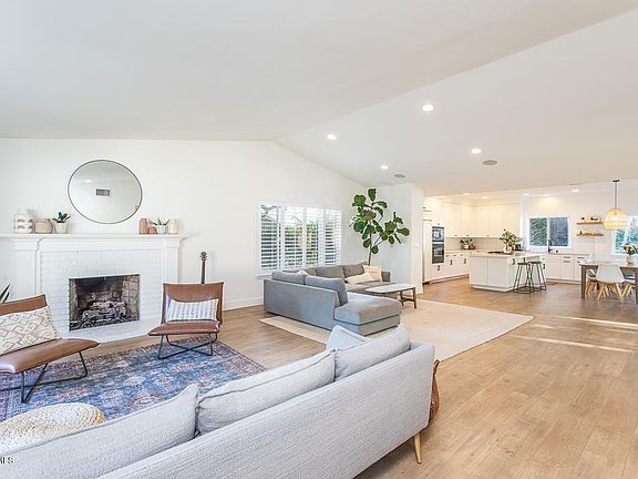 3rd image of 375 Thorpe Cir
