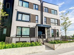 40 Ed Clark Gdns #16, Toronto, ON M6N 3A9
