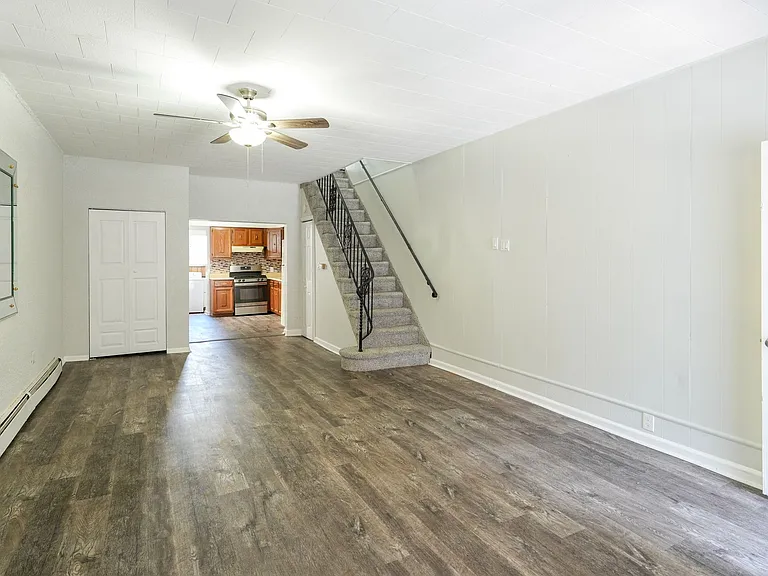 217 Moore St — Photo 3
