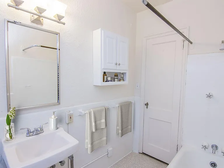 The Gilmore Apartments — Photo 18