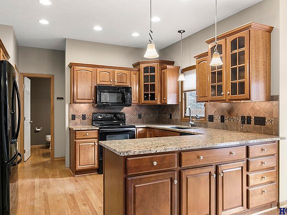 2nd image of 7915 Nob Hill Rd