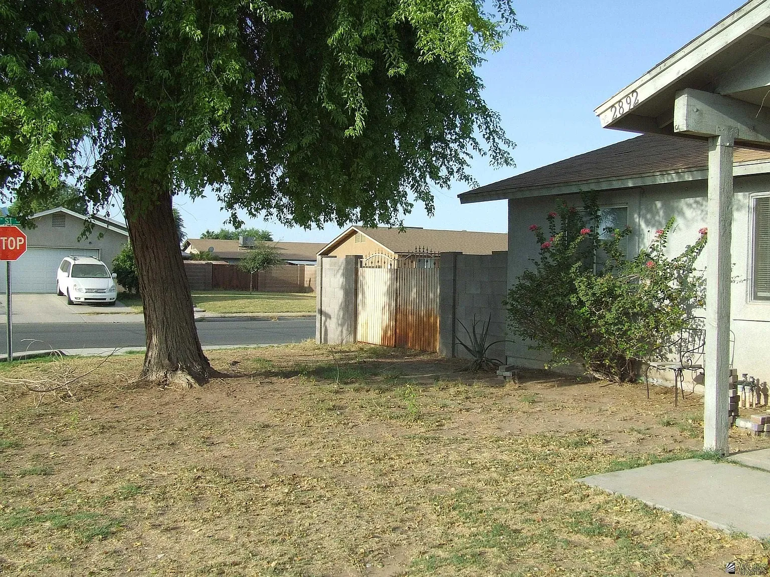 4 bed, 2.0 bath, 1000 sqft, $1,600 — Photo 2