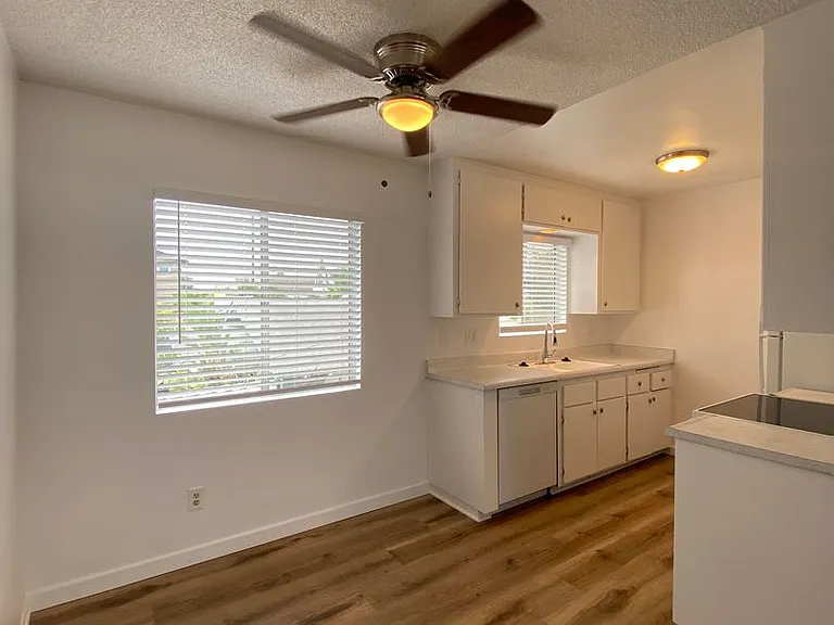761 Coronado Ave — Photo 4