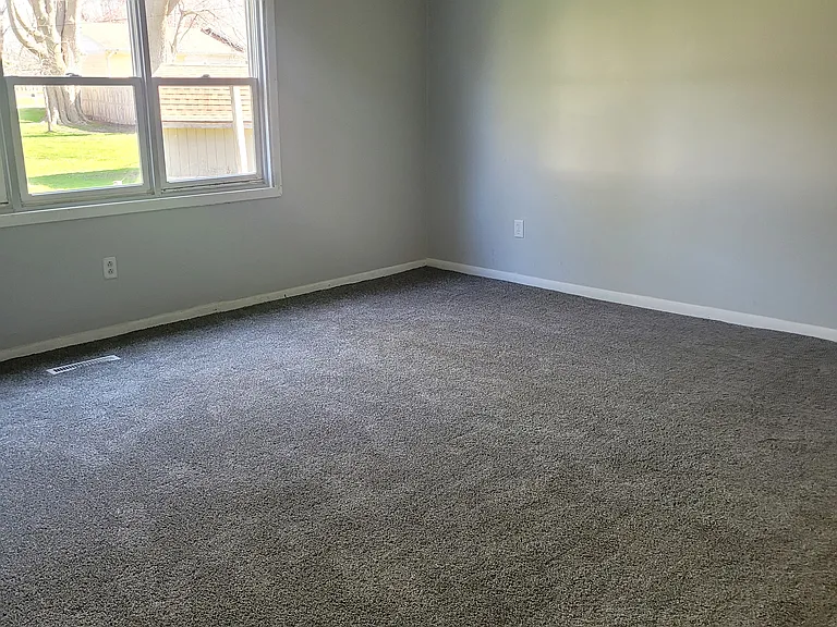 306 Larson Ct #8 — Photo 4