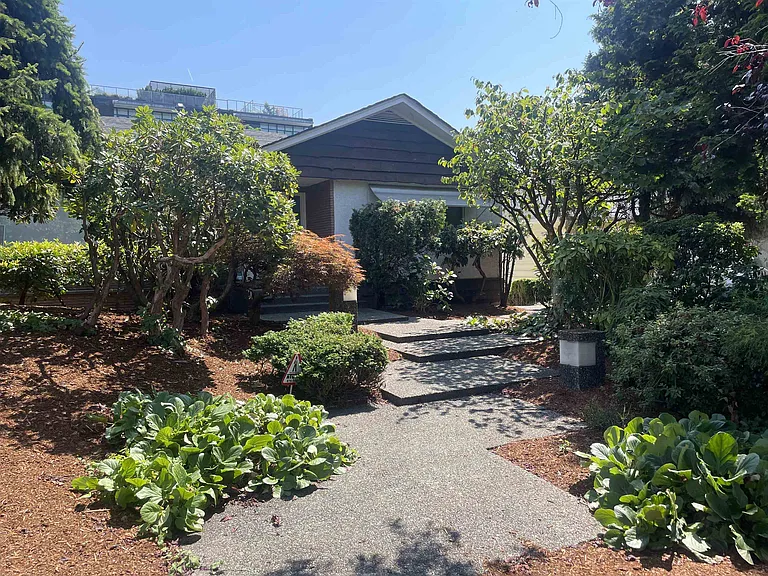 6748 Ash St — Photo 30