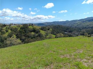 2 Corona Rd, Atascadero, CA 93422