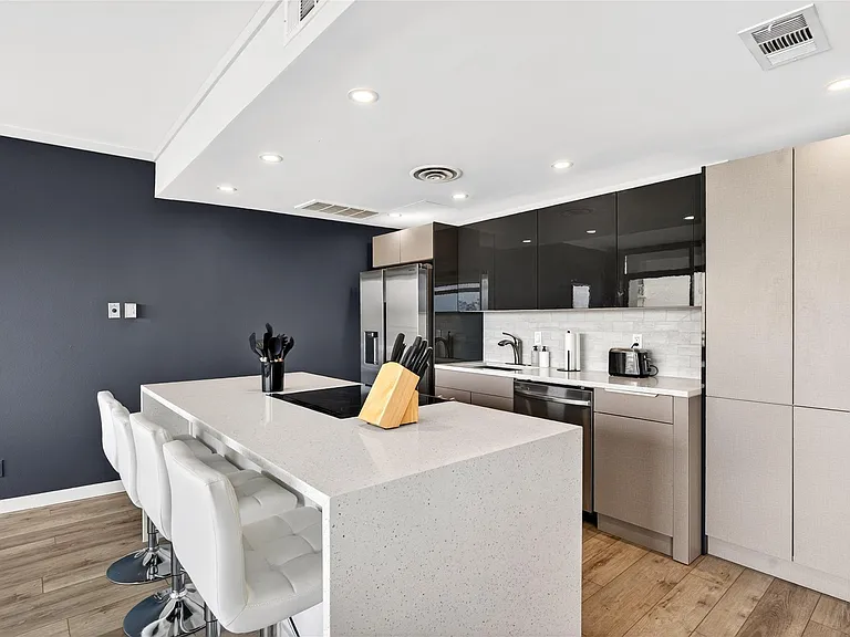 6211 W Northwest Hwy #400 — Photo 13