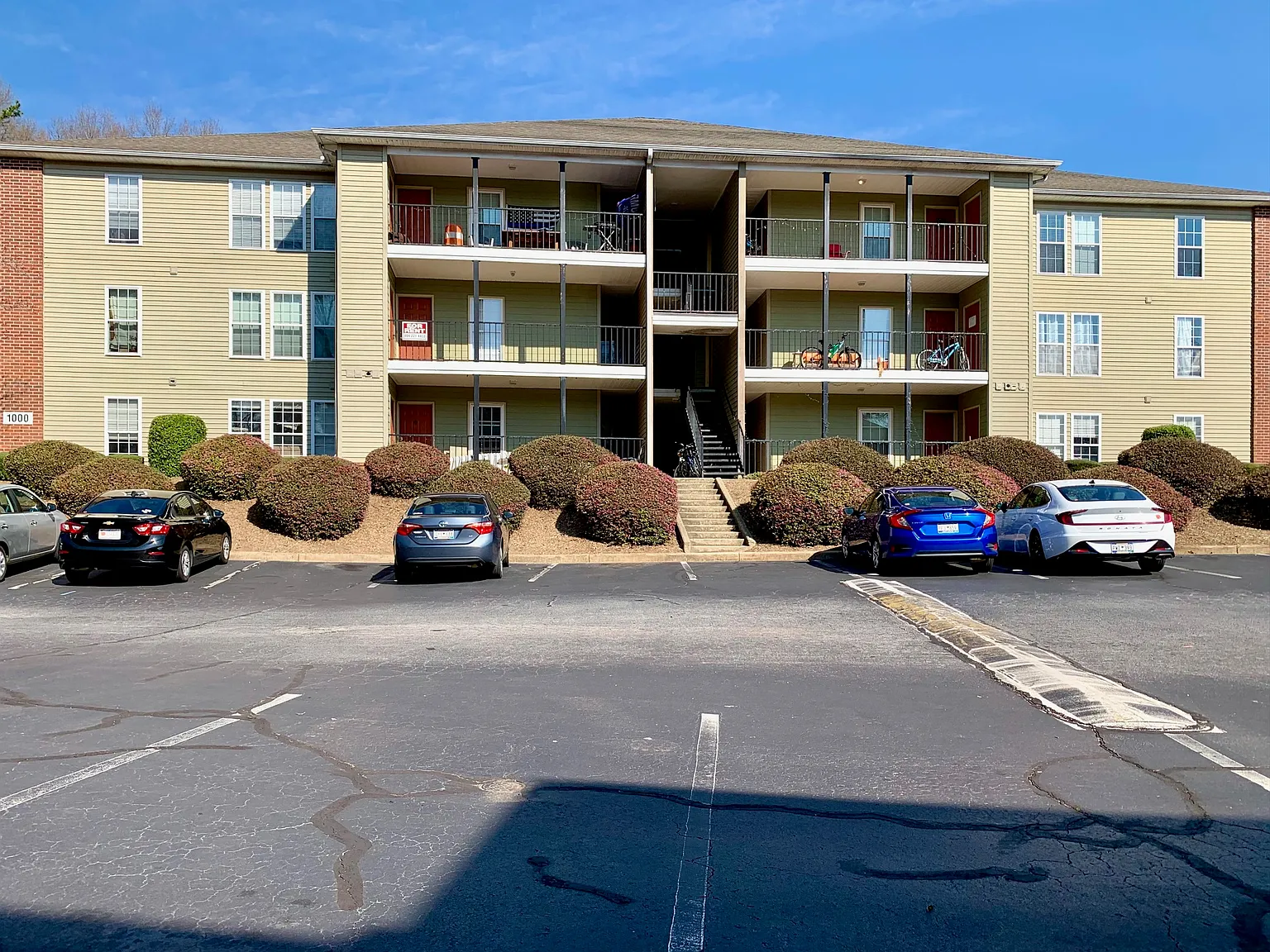 4 bed, 1195 sqft, $400 — Photo 2
