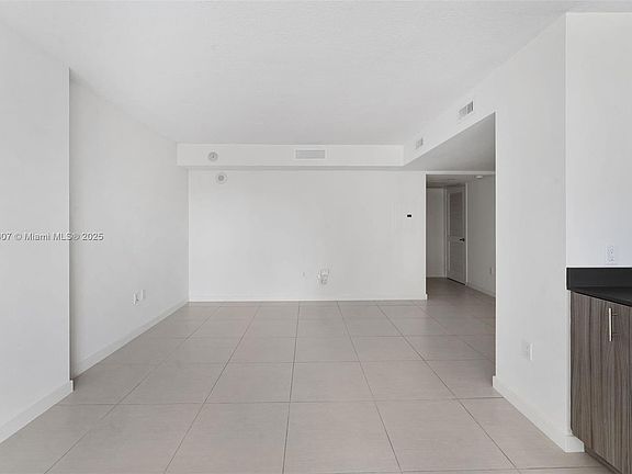 5th image of 903 West Ave #1