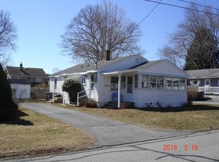 16 Nehantic Dr, Niantic, CT 06357