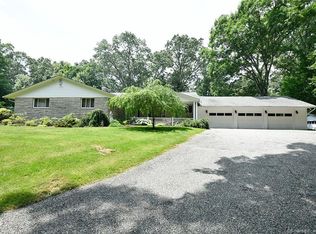 104 Knoll Dr, Hamden, CT 06518