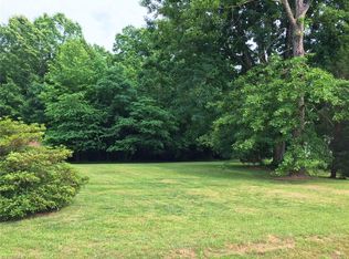 2120 Lynwood Dr, Greensboro, NC 27406