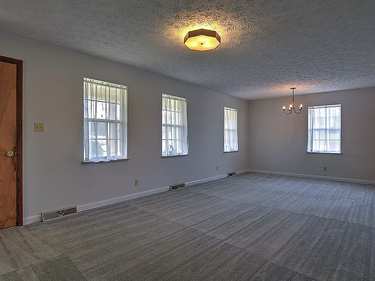 4660 Kingsport Hwy — Photo 19
