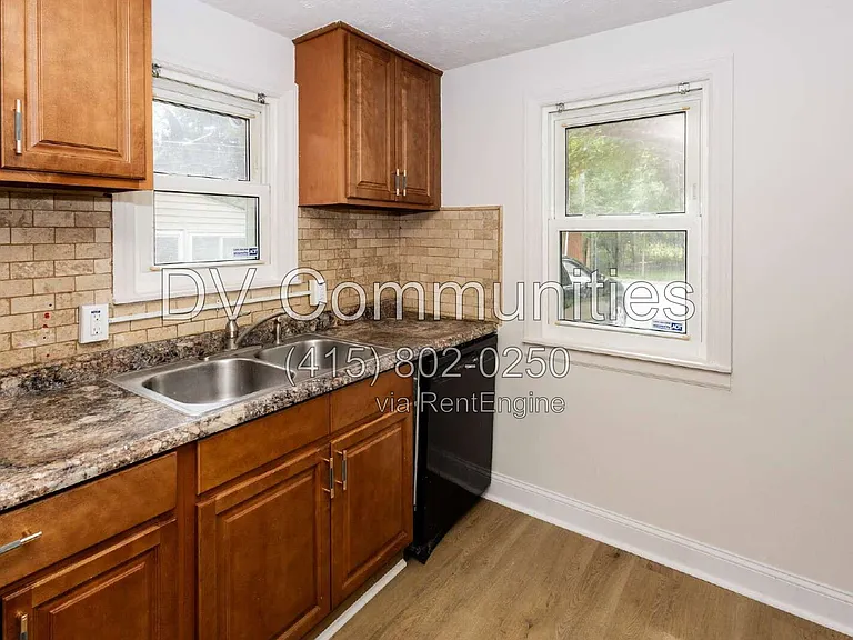 18412 Waterbury Ave — Photo 11