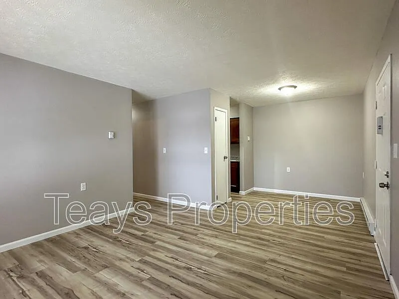 1 bed, 1.0 bath, $800 — Photo 2