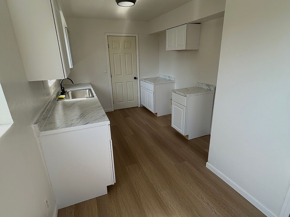 1st image of 712 S F St