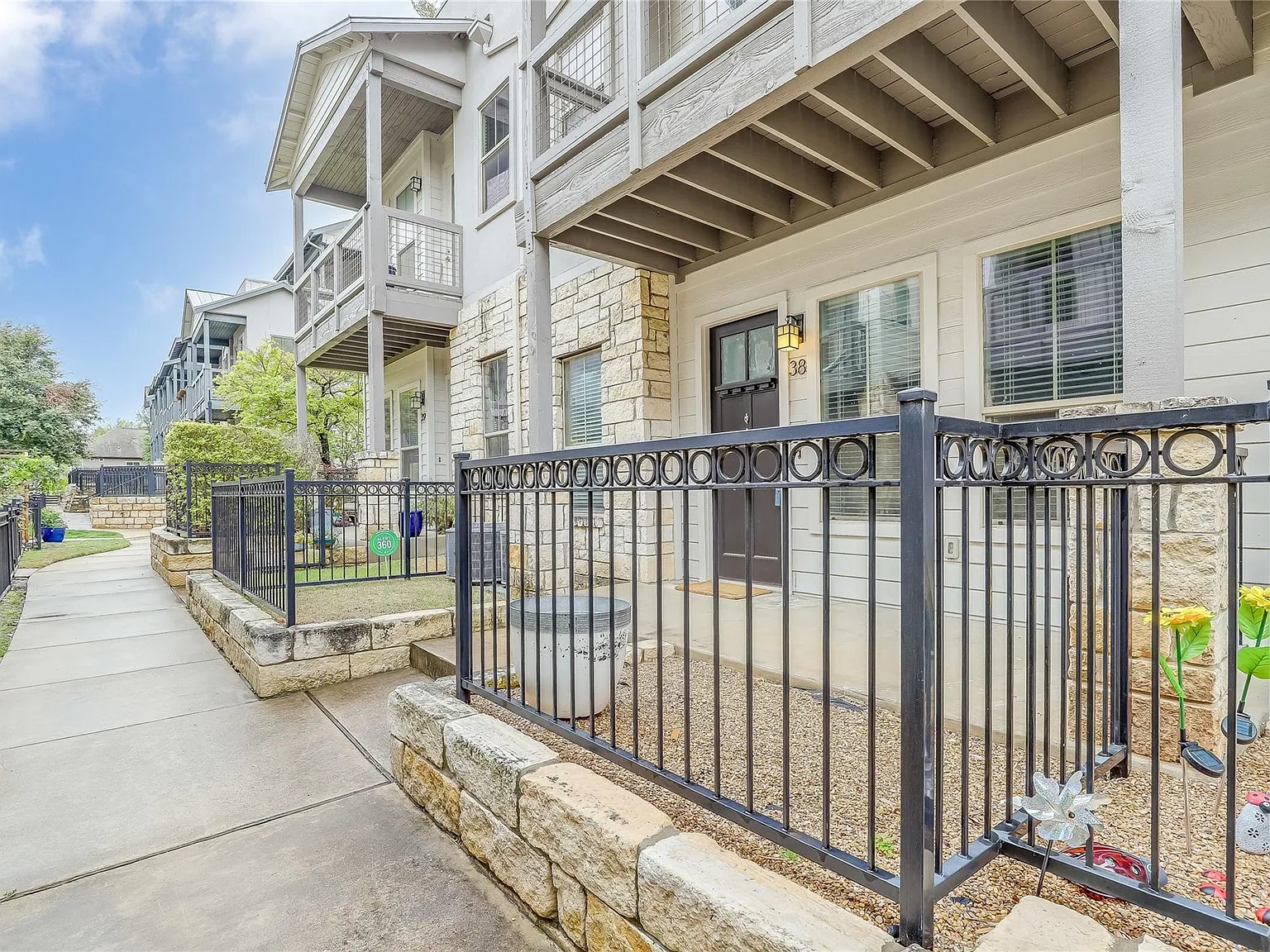 3 bed, 3.5 bath, 2174 sqft, $3,800 — Photo 1