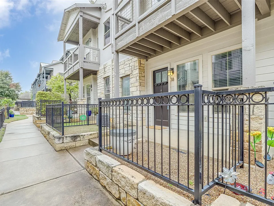 2520 Bluebonnet Ln #38