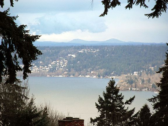 Lake Sammamish & Cascade Mountain views