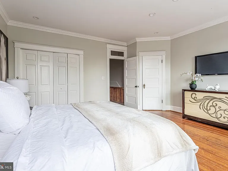 715 Quincy St NW #1 — Photo 12