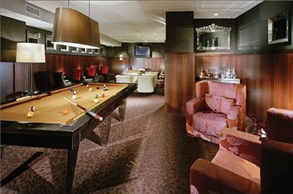 Rented by siso Sales Group | media 33