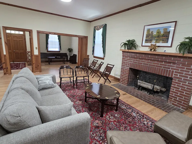 204 S King St — Photo 1